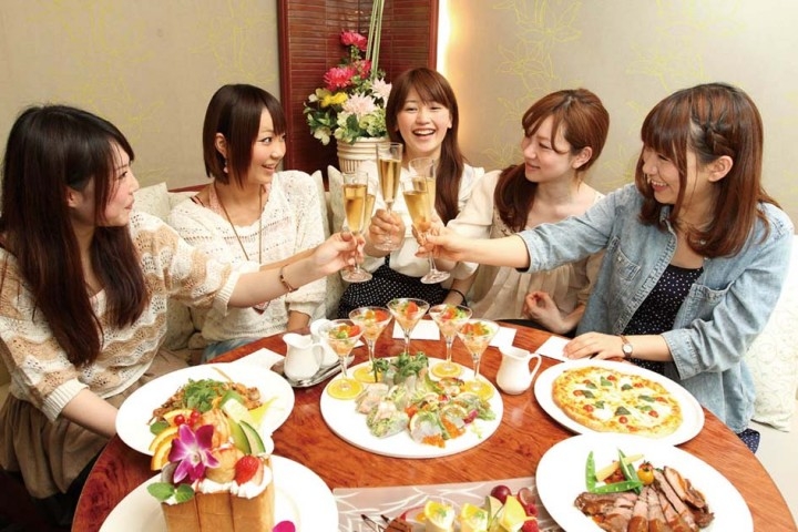 パセラのリムジン付き女子会 バレンタインデー特別企画 期間限定 恋愛成就を願う女子達へ送る欲張りリムジン女子会 当日はイケメンドライバーからの逆チョコも 株式会社ニュートンのプレスリリース パセラのリムジン付き女子会 バレンタインデー特別企画 期間限定 恋愛成就を願う女子達へ送る欲張りリムジン女子会 当日はイケメンドライバーからの逆チョコも 株式会社ニュートンのプレスリリース