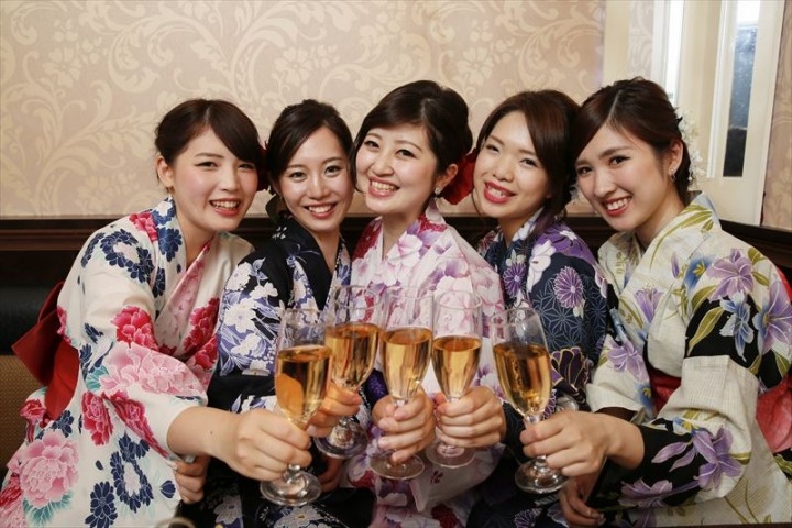 夏は 浴衣 を着ないと始まらない パセラリゾーツ新宿本店が 忙しい女性達のために 夏の思い出作り をお手伝いする ゆかた女子会 プランを提供 株式会社ニュートンのプレスリリース 夏は 浴衣 を着ないと始まらない パセラリゾーツ新宿本店が 忙しい女性達のために 夏の思い出作り をお手伝いする ゆかた女子会 プランを提供 株式会社ニュートンのプレスリリース