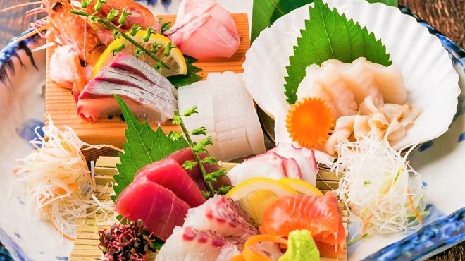 新鮮な食材がそろった東京 渋谷区のさかな居酒屋 魚貫 うおかん が 1月31日までの期間限定で 餅つき大会 が楽しめる 新春餅つき大会付き和食三昧コース 提供 クマガイコーポレーション株式会社のプレスリリース