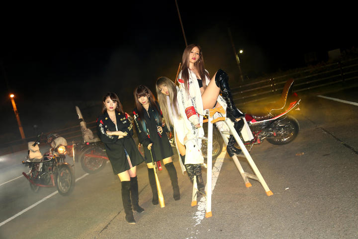 謎の流行語 マジ卍 が同名タイトルで楽曲配信され話題に 歌っているのは全国のクラブで大人気のセクシーダンスユニット Mvではビキニ 特攻服姿も披露 リミテッドメンバーアソシエイツ 株式会社のプレスリリース 謎の流行語 マジ卍 が同名タイトルで楽曲配信され話題に 歌っているのは全国のクラブで大人気のセクシーダンスユニット Mvではビキニ 特攻服姿も披露 リミテッドメンバーアソシエイツ 株式会社のプレスリリース