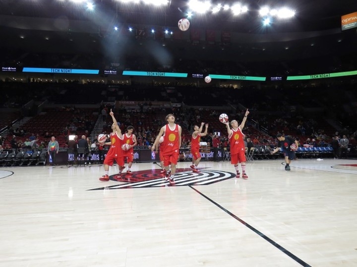 フリースタイルバスケットボールチーム 大阪籠球会 日本人初のnba公式戦の舞台で 圧巻のパフォーマンスを披露 大阪籠球会のプレスリリース フリースタイルバスケットボールチーム 大阪籠球会 日本人初のnba公式戦の舞台で 圧巻のパフォーマンスを披露 大阪籠球会のプレスリリース
