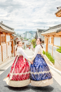 秋の韓国旅行でチマチョゴリ体験が楽しめる「クルミ韓服レンタル 景福 秋の韓国旅行でチマチョゴリ体験が楽しめる「クルミ韓服レンタル 景福