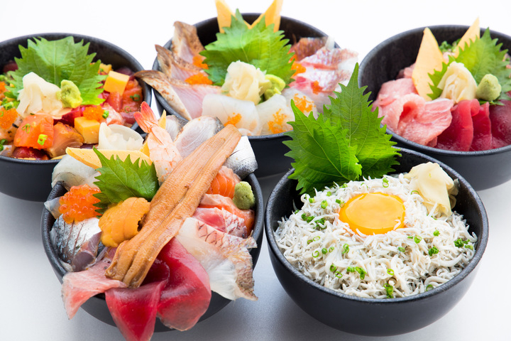 宇佐美産釜揚げしらす丼ほか、地元の新鮮な海の幸を堪能。―【宇佐美 魚バル】7月25日(水)オープン。