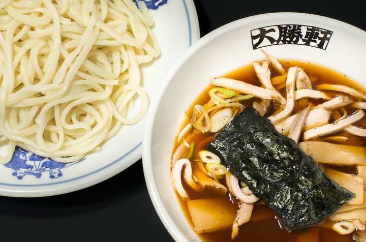 伊東市初上陸!「大勝軒」が宇佐美で味わえる。―【宇佐美魚バル】に「元祖つけそば 西台 大勝軒」が8月10日(金)より夏季限定オープン。