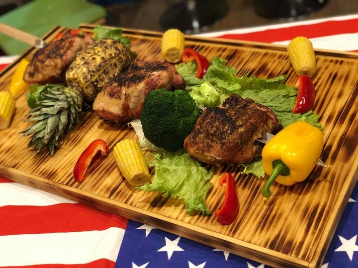 令和元年 初日から 全長100cm 総重量6ポンド超え の超大型スペアリブの 巨人のbbq串 が登場 期間は5月1日から7月末までの3ヶ月限定メニュー 山梨ニュース Yamanashi News のプレスリリース