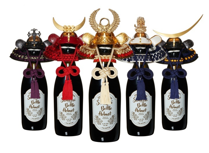 伝統工芸江戸甲冑の兜がワインや日本酒・焼酎のボトルキャップに