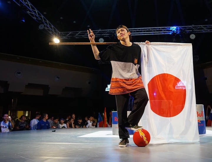 アジア人初の快挙 フリースタイルフットボール世界大会 Super Ball 19 で世界第2位 株式会社フェイスアップジャパンのプレスリリース アジア人初の快挙 フリースタイルフットボール世界大会 Super Ball 19 で世界第2位 株式会社フェイスアップジャパンのプレスリリース