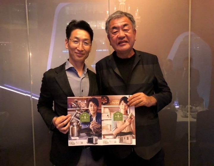 建築家 隈研吾氏とのコラボ小屋 小屋のワ を展示した 岡山芸術交流19 11月24日 日 まで開催中 Jr岡山駅前に隈研吾氏のサインも展示中 株式会社植田板金店 小屋やさんのプレスリリース 建築家 隈研吾氏とのコラボ小屋 小屋のワ を展示した 岡山芸術交流19 11月24日 日 まで開催中 Jr岡山駅前に隈研吾氏のサインも展示中 株式会社植田板金店 小屋やさんのプレスリリース