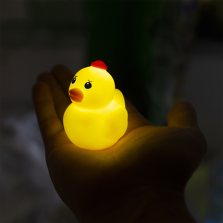スイッチonで光る お風呂グッズとしておなじみの アヒル隊長 が全5色の光るフィギュアになって登場 アヒル隊長ミニチュアライト 9月下旬発売 株式会社ケンエレファントのプレスリリース スイッチonで光る お風呂グッズとしておなじみの アヒル隊長 が全5色の光るフィギュアになって登場 アヒル隊長ミニチュアライト 9月下旬発売 株式会社ケンエレファントのプレスリリース