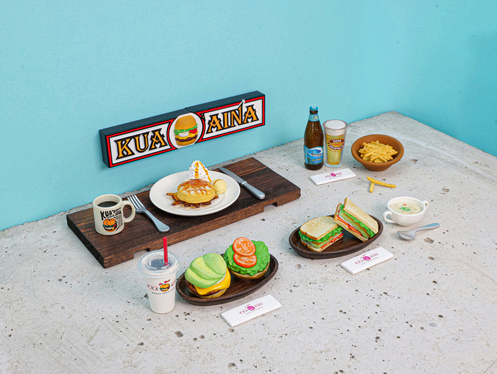 日本上陸25周年のハンバーガーレストラン「クア・アイナ」が初のミニチュアフィギュア化。ハンバーガーやサンドウィッチ、パンケーキなど人気No.1メニューが勢ぞろい  株式会社ケンエレファントのプレスリリース