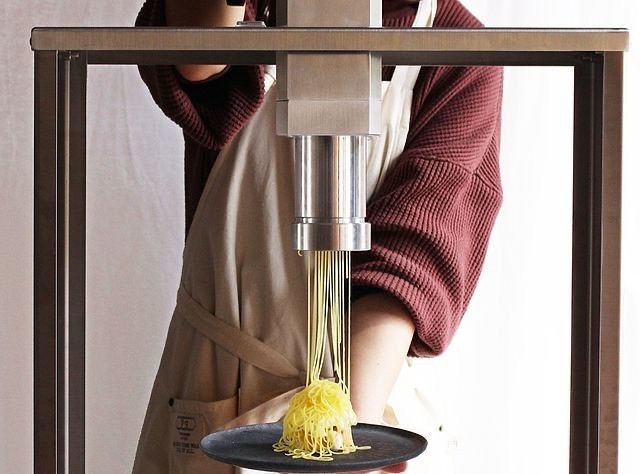 値下げ☆モンブラン 電動 絞り機 パスタ 製麺 キ ッチン家電 調理器具