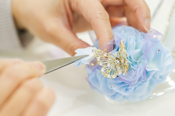 シンデレラの青いドレス ガラスの靴 雪の輝き プロポーズギフト プリンセス ブルー に冬限定で雪の結晶をデコレーション 株式会社メリアルームのプレスリリース シンデレラの青いドレス ガラスの靴 雪の輝き プロポーズギフト プリンセス ブルー に冬限定で雪の結晶をデコレーション 株式会社メリアルームのプレスリリース