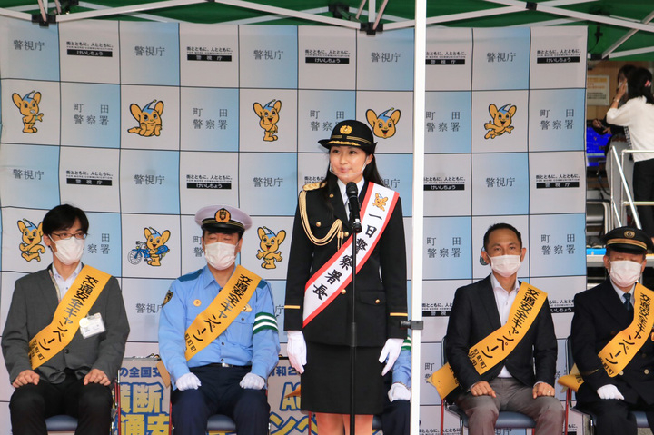 〝ミスユニバーシティ東京代表〟佐藤玲那(玉川大学)、町田警察一日警察署長就任「ゆとりのある運転を心がけて欲しい」と呼びかける