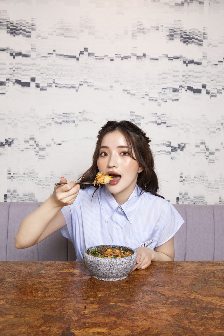 Qoo10 Presents ドラマ観ながら なに食べよ 3 ビビンバ 南りほも興奮 めちゃくちゃ簡単 けど おいしい 女神降臨 編 Ebay Japan合同会社のプレスリリース Qoo10 Presents ドラマ観ながら なに食べよ 3 ビビンバ 南りほも興奮 めちゃくちゃ簡単 けど おいしい 女神降臨 編 Ebay Japan合同会社のプレスリリース