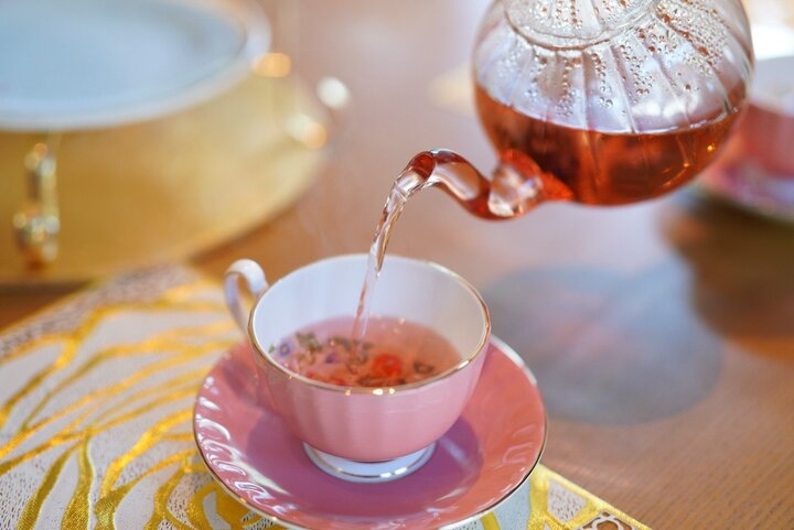 ワイルドダマスクローズの豊かな香りと りんごの甘味が織りなすハーモニー 艶やかなバラ色が目にも鮮やかな 銀座限定 ホットドリンクが Ginza Sixに登場 株式会社セボワールのプレスリリース ワイルドダマスクローズの豊かな香りと りんごの甘味が織りなすハーモニー 艶やかなバラ色が目にも鮮やかな 銀座限定 ホットドリンクが Ginza Sixに登場 株式会社セボワールのプレスリリース