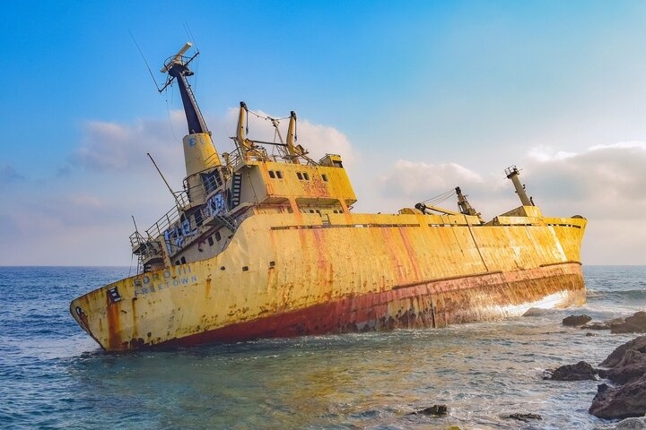 shipwreck-5401708_1280.jpg