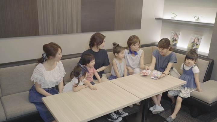 雑誌 Mamagirl で話題の 美人すぎるママ が登場 忙しいママでも手軽にキレイになれる秘訣とは 明治 果汁グミ Mamagirl のコラボ動画が公開 株式会社明治のプレスリリース 雑誌 Mamagirl で話題の 美人すぎるママ が登場 忙しいママでも手軽にキレイになれる秘訣とは 明治 果汁グミ Mamagirl のコラボ動画が公開 株式会社明治のプレスリリース