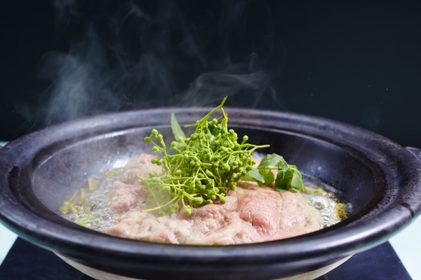 信州の里山で 春の爽やかな香りを味わう特別朝食メニュー 牛肉の山椒鍋 を提供します 17年4月1日 6月30日 星のや軽井沢 星野リゾートのプレスリリース 信州の里山で 春の爽やかな香りを味わう特別朝食メニュー 牛肉の山椒鍋 を提供します 17年4月1日 6月30日 星のや軽井沢 星野リゾートのプレスリリース