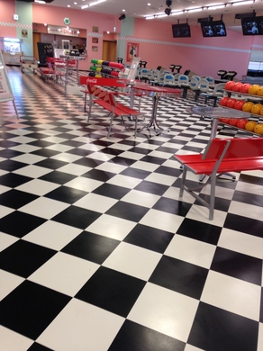 12月1日 ボウリング王国スポルト アメリカンオールディーズな雰囲気のボウリング場が大阪市の今福鶴見駅そばにオープンしました 株式会社スポルトのプレスリリース 12月1日 ボウリング王国スポルト アメリカンオールディーズな雰囲気のボウリング場が大阪市の今福鶴見駅そばにオープンしました 株式会社スポルトのプレスリリース