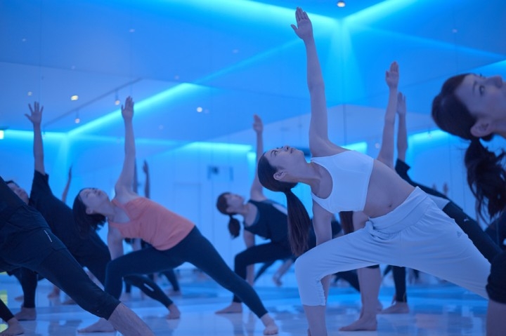 銀座唯一の岩盤ヨガ ゼロヨガ が 180 度開脚ヨガ をスタート ホットな環境で 無理のない体づくりに大人気 株式会社フュービックのプレスリリース