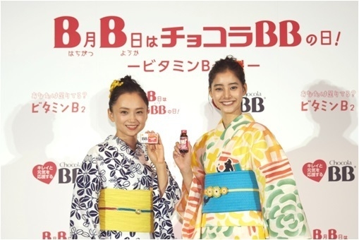 女優 永作博美さん 新木優子さんが ビタミンカラー の浴衣姿で的当てにチャレンジ エーザイ株式会社のプレスリリース 女優 永作博美さん 新木優子さんが ビタミンカラー の浴衣姿で的当てにチャレンジ エーザイ株式会社のプレスリリース