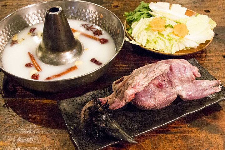 日本一 ジビエ鍋が種類豊富な居酒屋 米とサーカス に今年はヘビ鍋 カメ鍋が初登場 熊 鹿 猪 穴熊 アライグマ 鴉 クジャクなど11種の鍋を10 16よりご提供 株式会社 亜細亜tokyoworldのプレスリリース