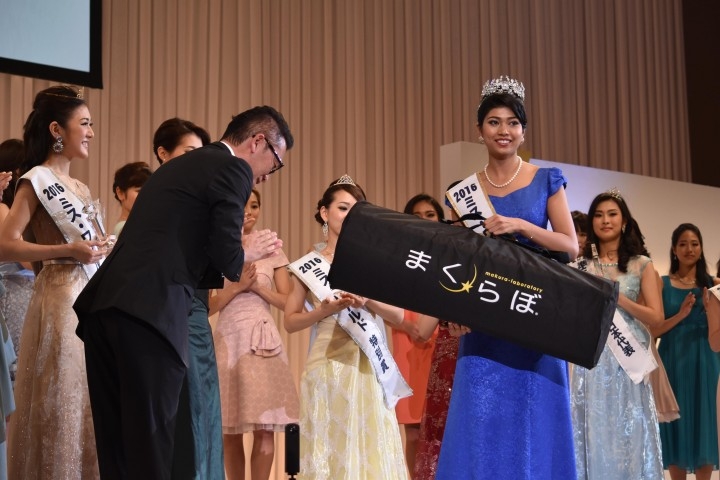 世界一の美の祭典 に持ち込まれた 世界で一つだけのまくら とは 株式会社 大和屋ふとんのプレスリリース 世界一の美の祭典 に持ち込まれた 世界で一つだけのまくら とは 株式会社 大和屋ふとんのプレスリリース