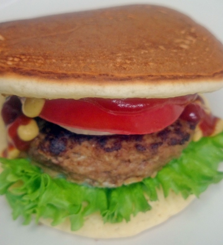 パンケーキとハンバーガーが合体 もちふわ新食感 パンケーキバーガー 登場 有限会社ライズのプレスリリース パンケーキとハンバーガーが合体 もちふわ新食感 パンケーキバーガー 登場 有限会社ライズのプレスリリース
