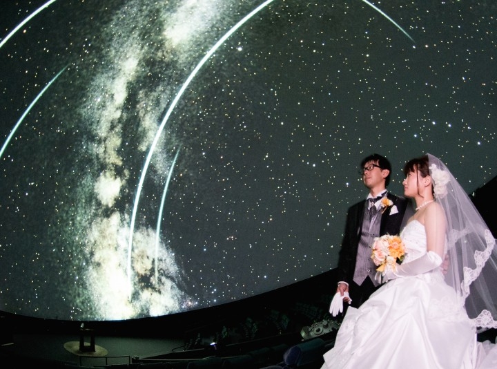 プラネタリウムの満天の星空のもと誓うオリジナル結婚式 スターライトウェディング 第一号報告レポート公開 株式会社協同企画のプレスリリース プラネタリウムの満天の星空のもと誓うオリジナル結婚式 スターライトウェディング 第一号報告レポート公開 株式会社協同企画のプレスリリース