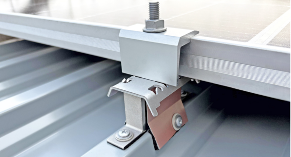 工場・倉庫向けの太陽光パネル取付金具(汎用型)「SCR-FX1」