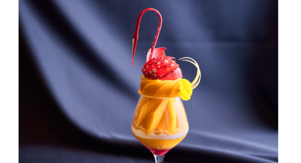 【浦安ブライトンホテル東京ベイ】太陽の恵みを宿した宮崎マンゴーが主役。陽光きらめくスワンパフェ