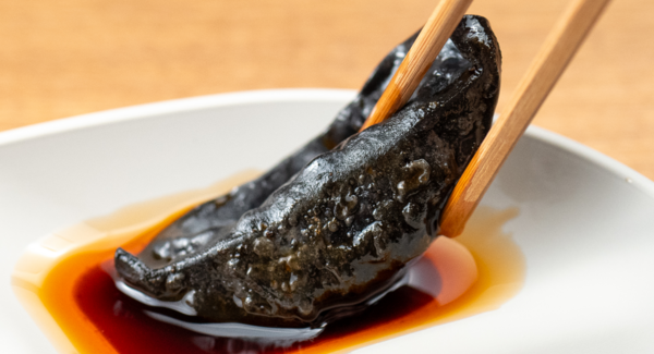 【4/16】ブラック餃子やカラフルないなりずしも!『中華そば 三太』が「仙台みらいん横丁」にオープン