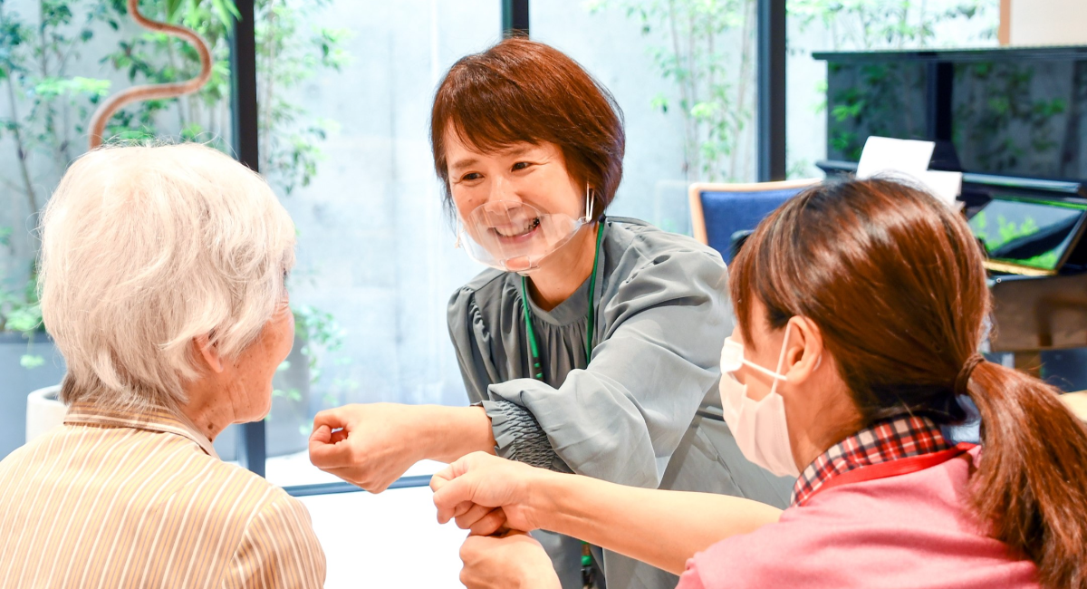 3月19日「ミュージックの日」に考える：音楽で生まれる外出と交流冬の外出機会を生む「歌声喫茶」、ケア21の有料老人ホームで地域交流が拡大