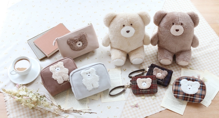 ホッとした時にどこからともなく現れるクマのようなふしぎな生き物 モコモカ シリーズに ぬいぐるみやポーチなどが新登場 8 14 土 にブルーブルーエで販売開始 ブルーブルーエジャパン株式会社のプレスリリース ホッとした時にどこからともなく現れるクマのようなふしぎな生き物 モコモカ シリーズに ぬいぐるみやポーチなどが新登場 8 14 土 にブルーブルーエで販売開始 ブルーブルーエジャパン株式会社のプレスリリース