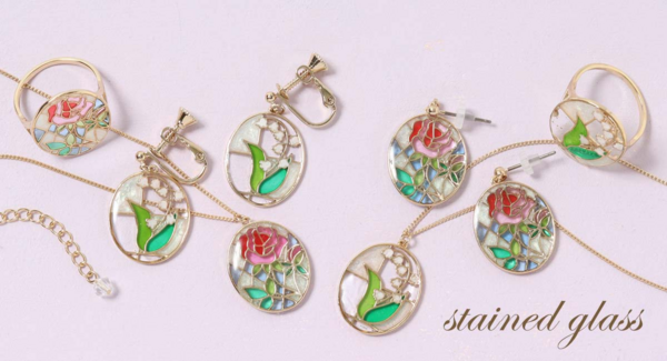 ステンドグラスのようなきらめき♪ バラとスズランがモチーフのネックレスやイヤリングなどオリジナルアクセサリーを雑貨店・ブルーブルーエにて3/18(水)~新発売