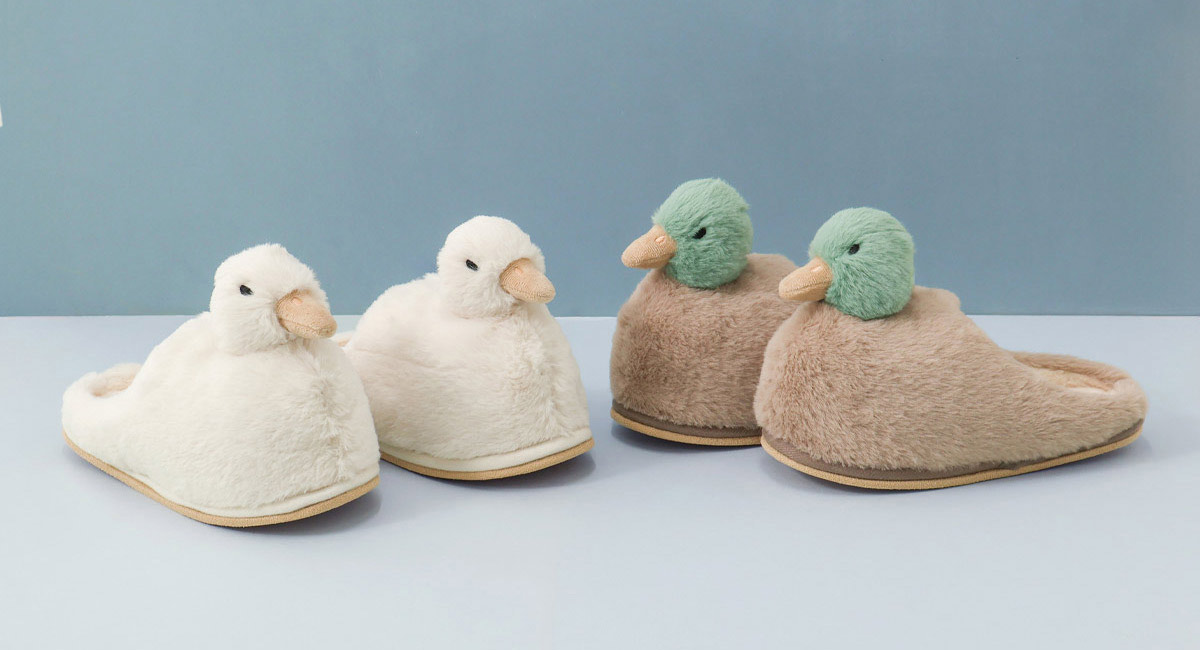 あひるとカモが足元でぷかぷか♪　昨年即完売のあひる＆新作カモのぬいぐるみのようなオリジナルスリッパが雑貨店・ブルーブルーエで9月11日（金）より発売開始