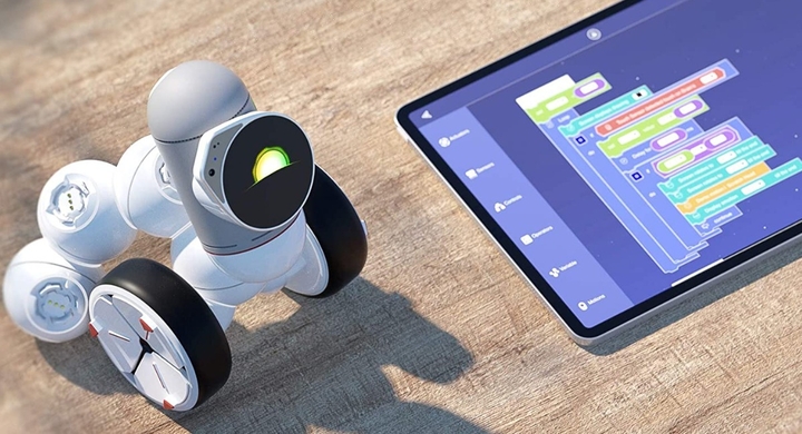 プログラミングの わくわく を学べるロボット 世界中で注目されている教育おもちゃ Clicbot の正体とは 合同会社emiトレーディングのプレスリリース プログラミングの わくわく を学べるロボット 世界中で注目されている教育おもちゃ Clicbot の正体とは 合同会社emiトレーディングのプレスリリース