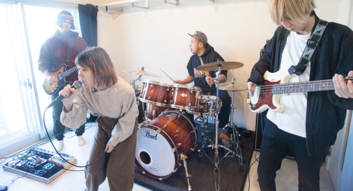 自宅で大音量の楽器演奏やライブ配信が24時間可能に 防音マンションで エンターテイメントを楽しもう プロジェクト 4人組バンド あいくれ とコラボ ツナガルデザイン株式会社のプレスリリース
