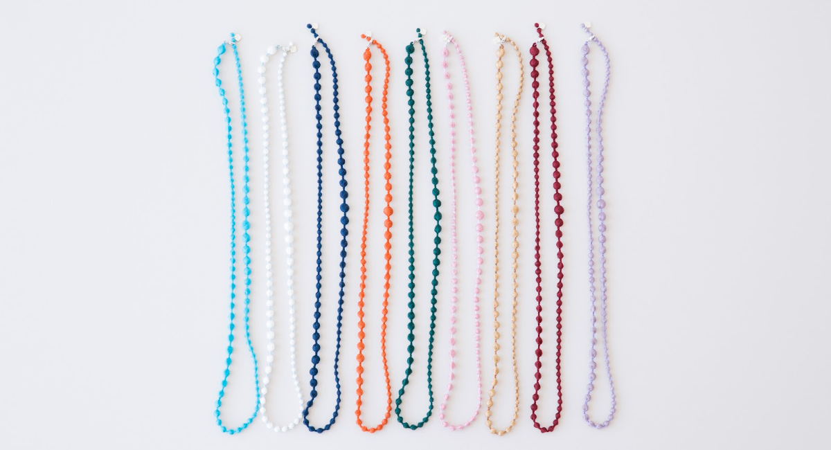 糸のアクセサリー“「トリプル・オゥ」人気商品のスフィア・プラス