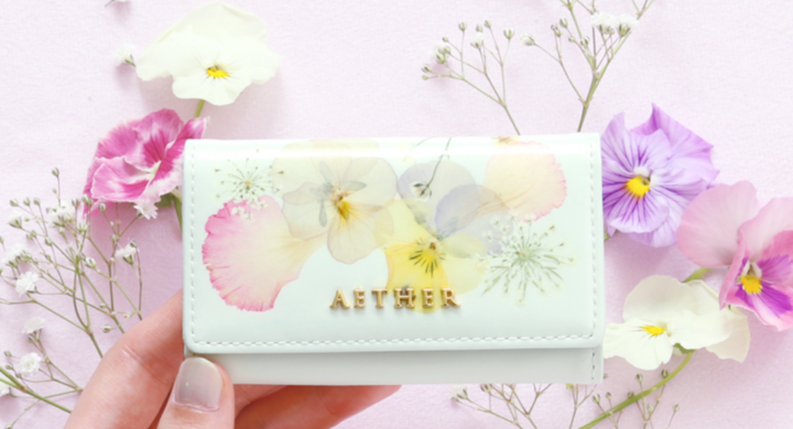 花をモチーフにしたレザーバッグ 小物ブランド Aether ランドセルブランド Grirose 名古屋 大阪店内にて期間限定販売 年11月1日 株式会社ドリームフィールズのプレスリリース 花をモチーフにしたレザーバッグ 小物ブランド Aether ランドセルブランド Grirose 名古屋 大阪店内にて期間限定販売 年11月1日 株式会社ドリームフィールズのプレスリリース