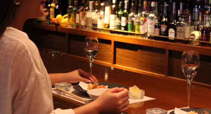 創作カクテルバーで味わう 天麩羅と日本酒のペアリング ミシュラン星付きレストラン出身の元シェフが監修 Upstart Tokyoのプレスリリース