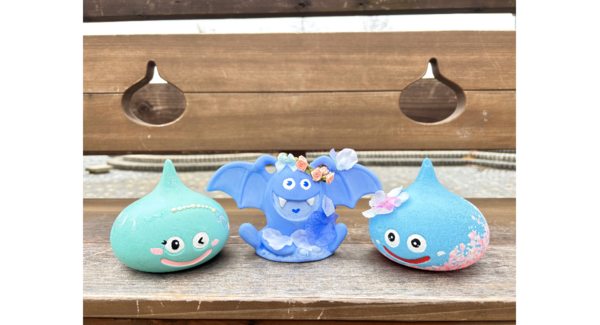 花の島“淡路島”で可愛いクラフト体験を!ニジゲンノモリ「ドラゴンクエスト アイランド」スライム&ドラキー色塗り体験「春限定!彩りフラワークラフト2026」