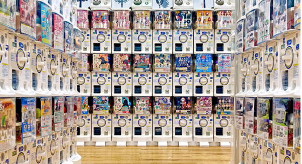 イオンモール高岡「ガチャガチャの森」移転リニューアルオープンより充実の900台ラインアップへ