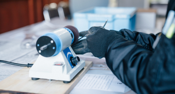 創業1751年・燕物産の工場で、自分だけの一本を磨く。4月30日・5月9日・6月26日に有料体験プログラムを実施