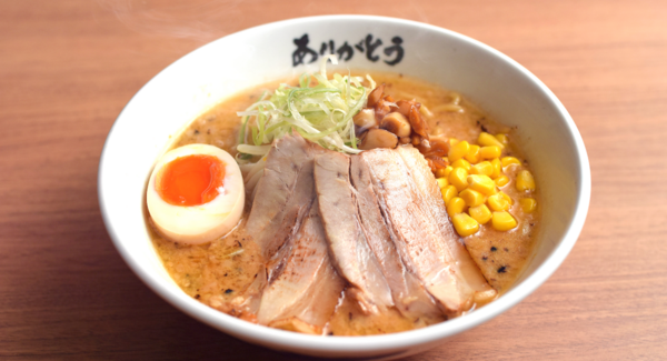 注文を受けてから味噌(みそ)と背脂を香ばしく炙(あぶ)る!東京都中野区発のラーメン店・野方ホープが、10月1日より季節限定メニュー「焦がし味噌とんこつ」を販売中